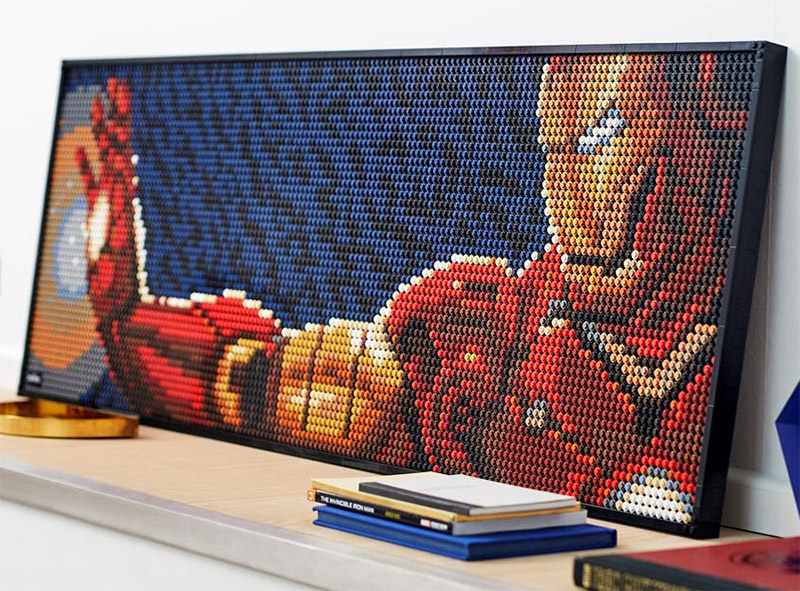 Grand modèle combinant 3 exemplaires du set Lego Art Iron Man Marvel Studios