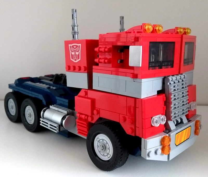 Optimus Prime en camion de profil