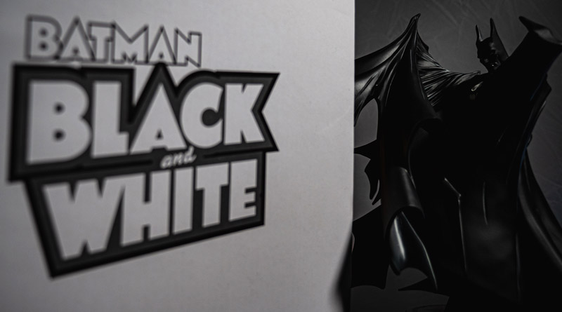 Bandeau Statuette Batman Black and White