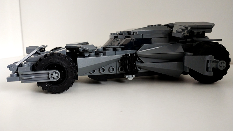 Batmobile Batman v Superman vue de profil