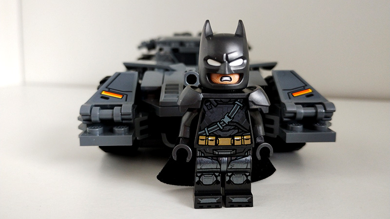 Le Batfleck pas content devant sa Batmobile