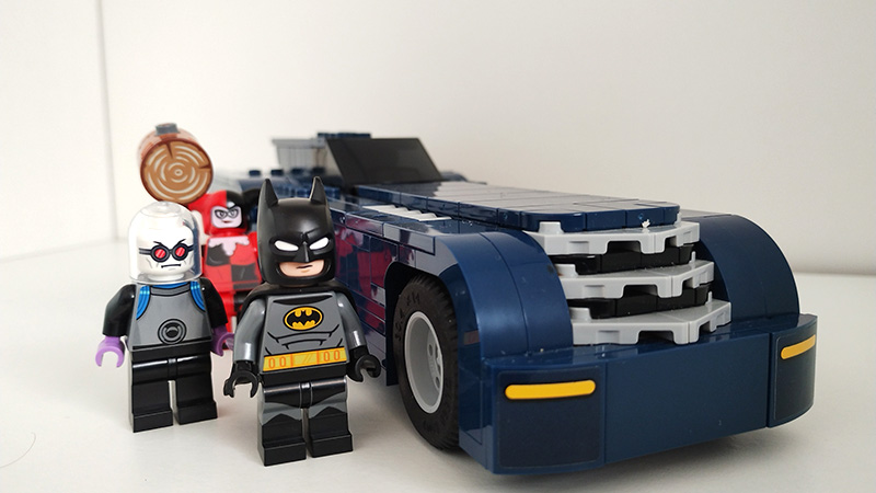 Batmobile de la série animée avec Batman, Freeze, Harley Quinn